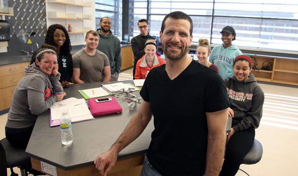 Dr. Kenneth Adams in BSU biology lab with students